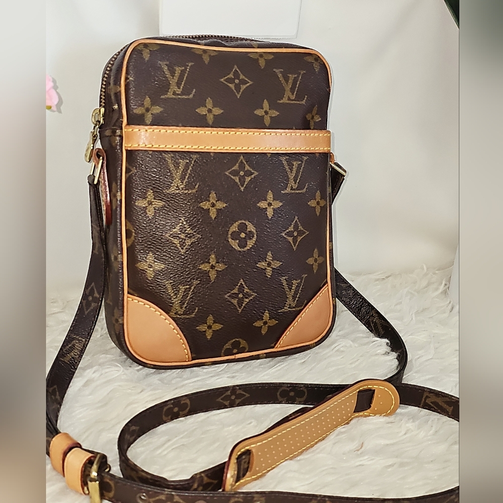 Authentuc Louis Vuitton Danube PM Monogram Crossbody Bag - Picture 15 of 16